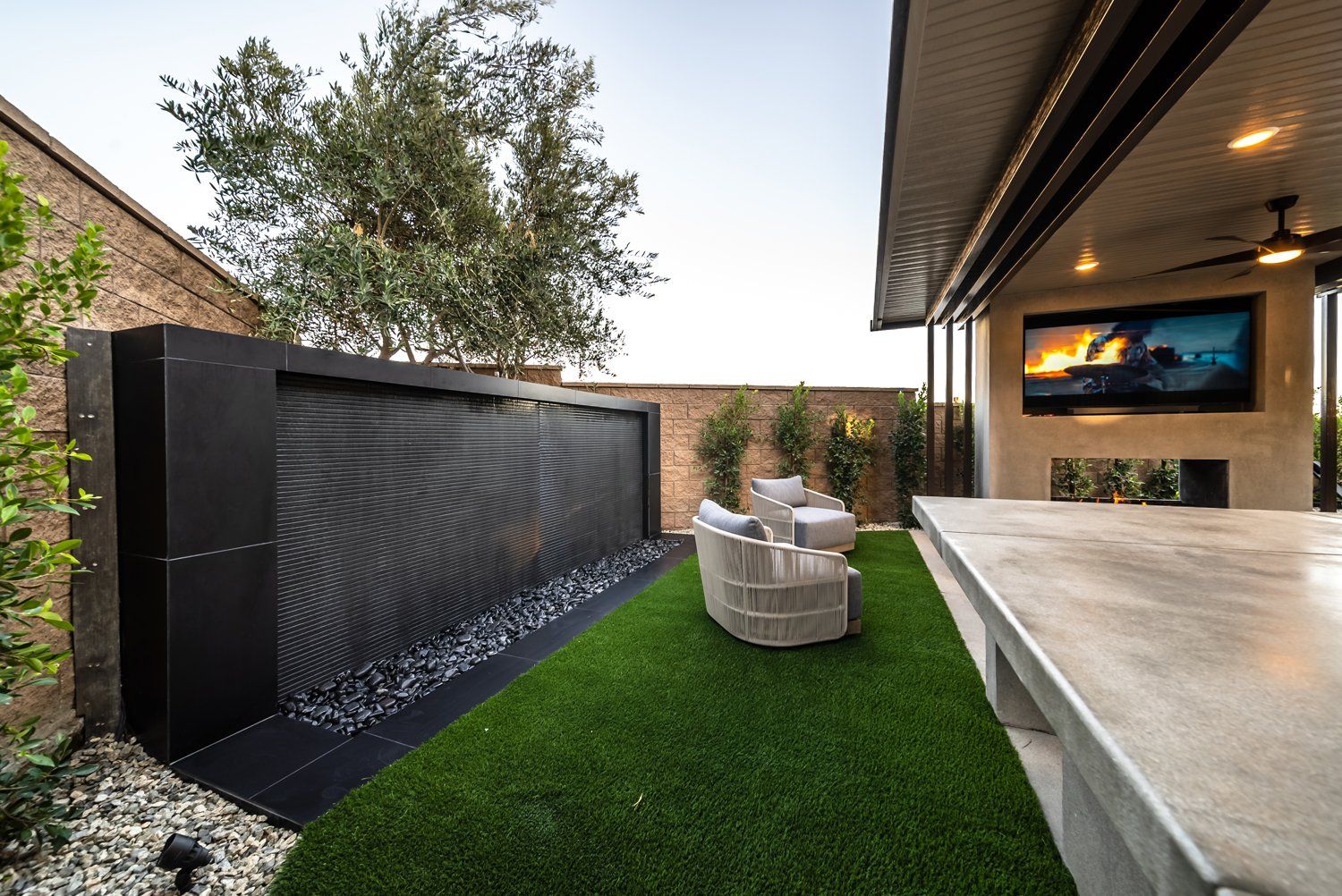 Luxury Swimming pool in Porter Ranch, CA.