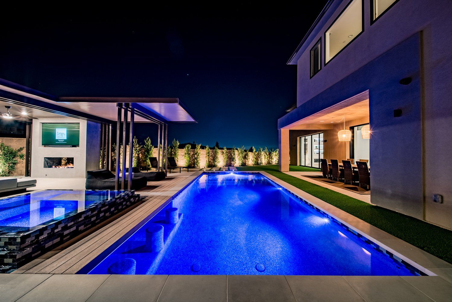Luxury Swimming pool in Porter Ranch, CA.