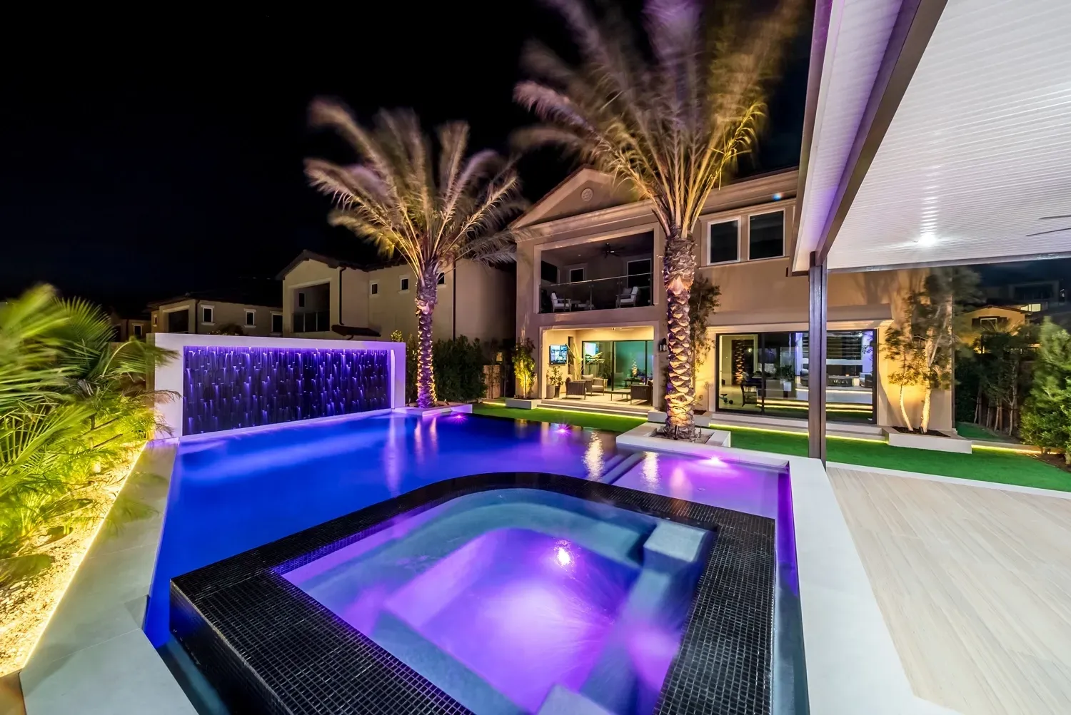 Luxury pool and spa in California Luxury pool and spa in California