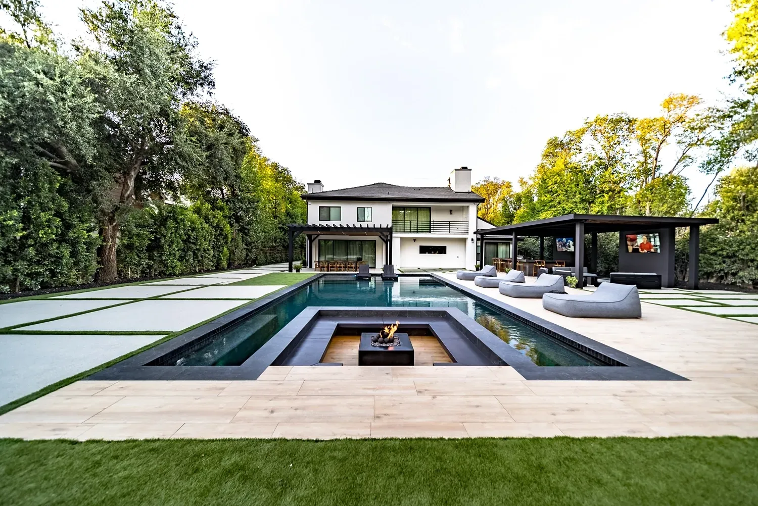 Custom in ground concrete swimming pool in Los Angeles Custom in ground concrete swimming pool in Los Angeles