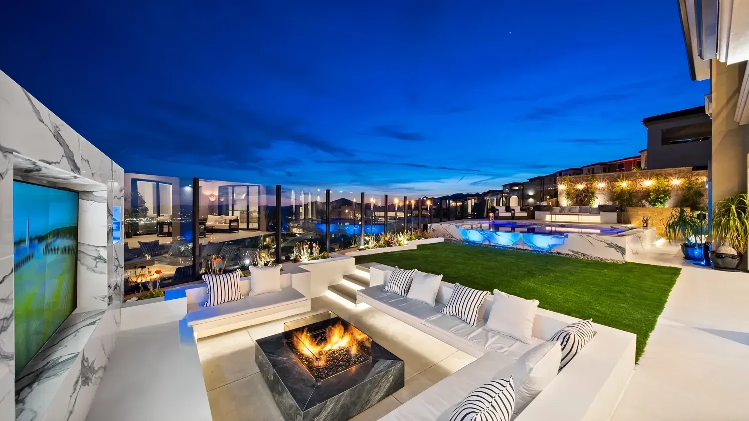 Pool Construction Costs in Costa Mesa Pool Construction Costs in Costa Mesa
