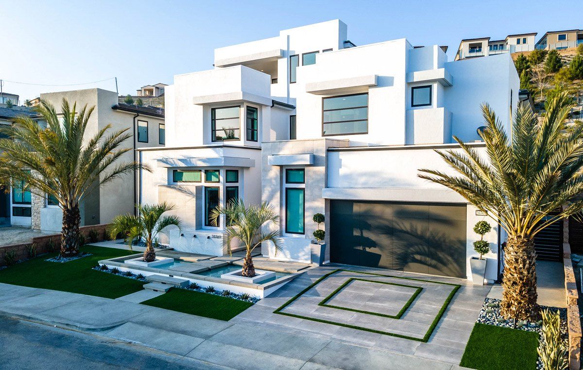Luxury Swimming pool in Porter Ranch, CA.