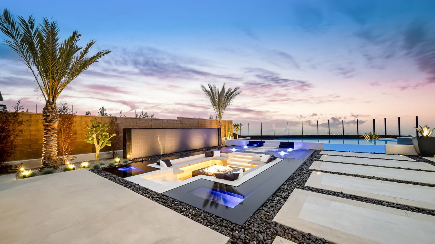 Luxury and custom swimming pool, outdoor kitchen, and landscaping in Porter Ranch Los Angeles. Work done by Westmod.
