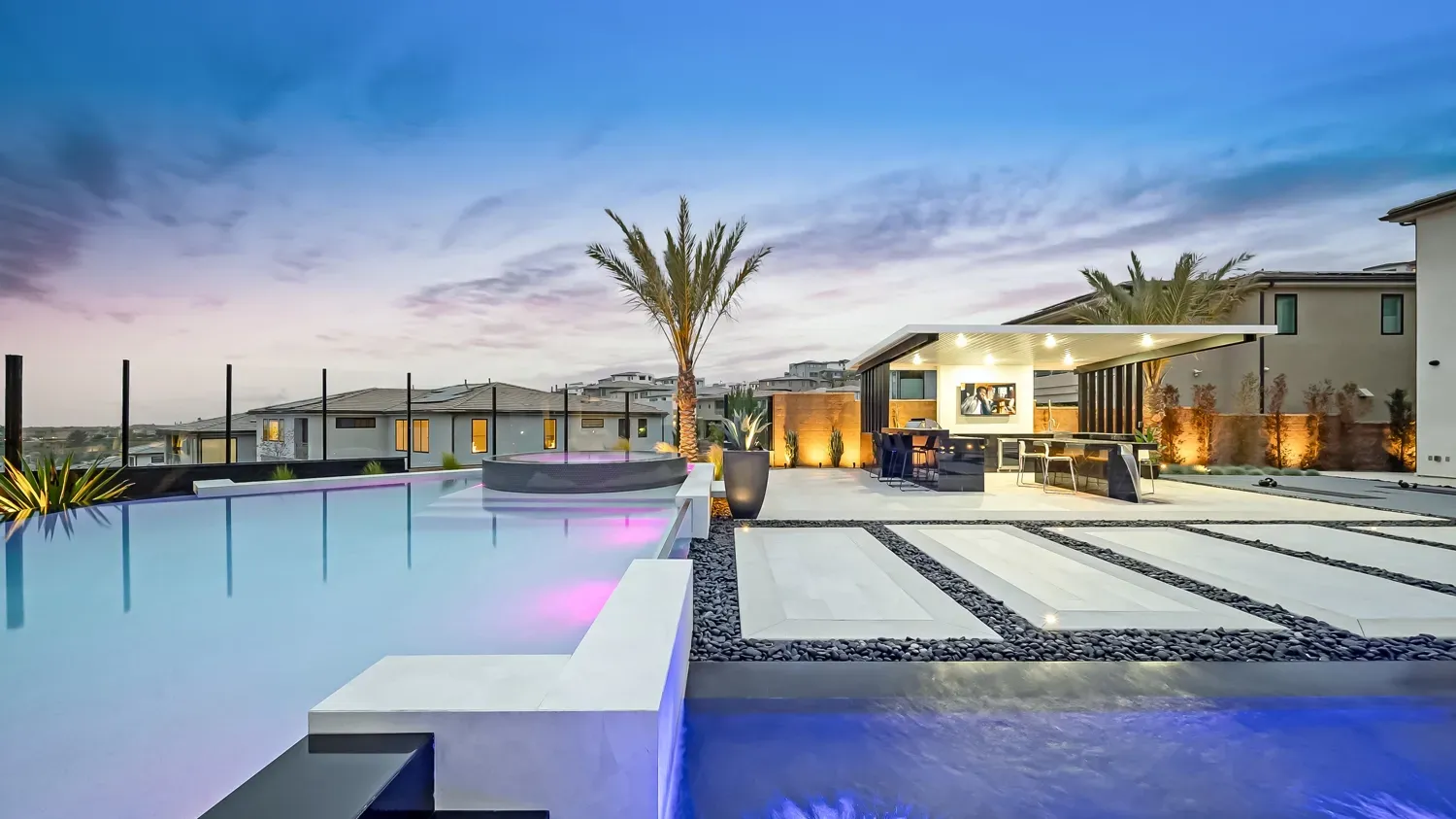 Luxury and custom swimming pool, outdoor kitchen, and landscaping in Porter Ranch Los Angeles. Work done by Westmod.