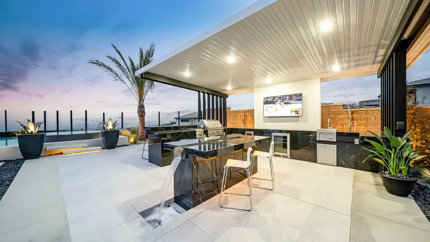Luxury and custom swimming pool, outdoor kitchen, and landscaping in Porter Ranch Los Angeles. Work done by Westmod.
