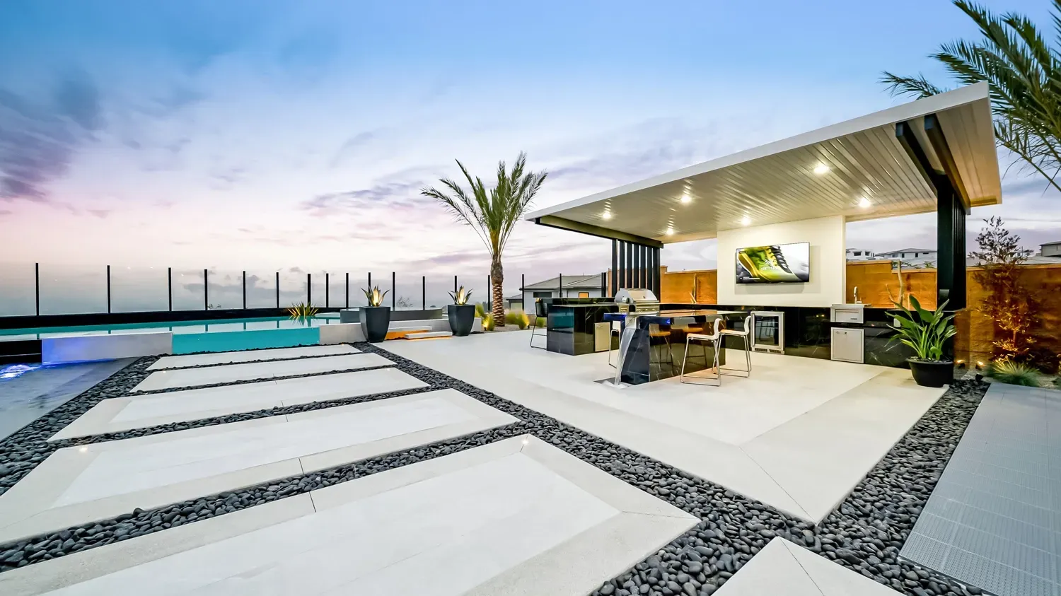 Luxury and custom swimming pool, outdoor kitchen, and landscaping in Porter Ranch Los Angeles. Work done by Westmod.