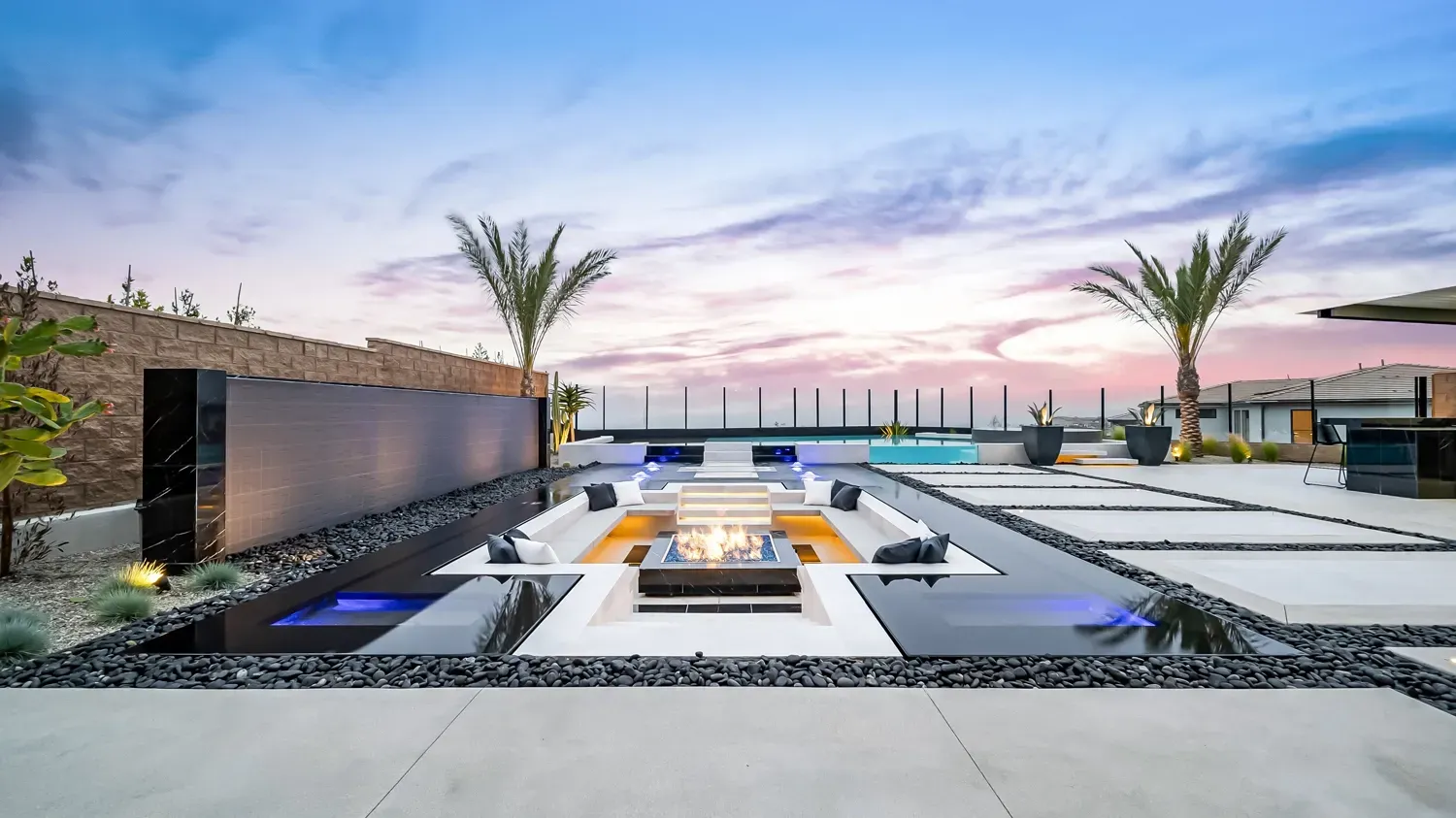 Luxury and custom swimming pool, outdoor kitchen, and landscaping in Porter Ranch Los Angeles. Work done by Westmod.