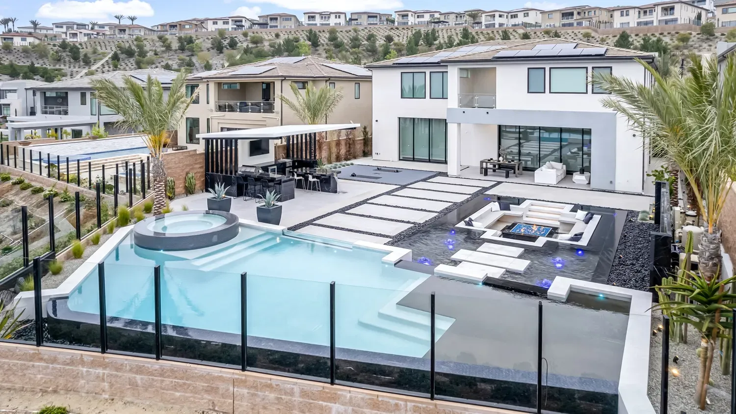 Luxury and custom swimming pool, outdoor kitchen, and landscaping in Porter Ranch Los Angeles. Work done by Westmod.