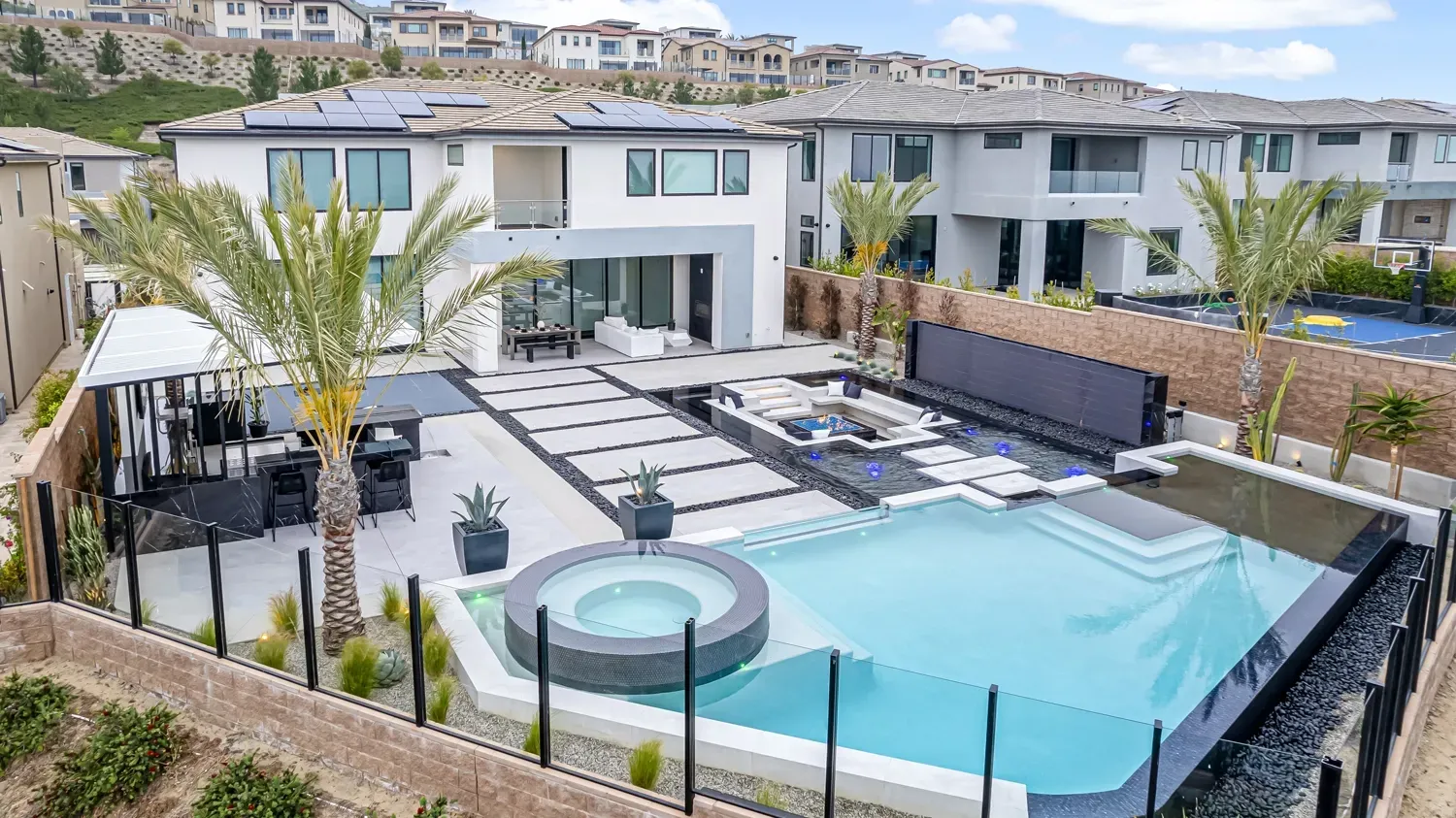 Luxury and custom swimming pool, outdoor kitchen, and landscaping in Porter Ranch Los Angeles. Work done by Westmod.