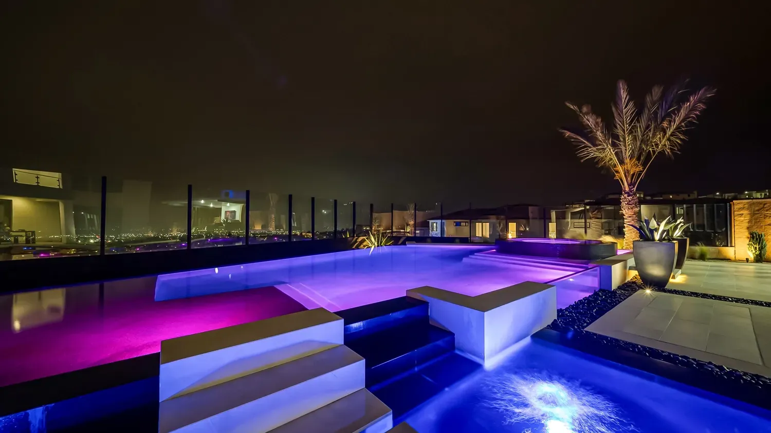 Luxury and custom swimming pool, outdoor kitchen, and landscaping in Porter Ranch Los Angeles. Work done by Westmod.