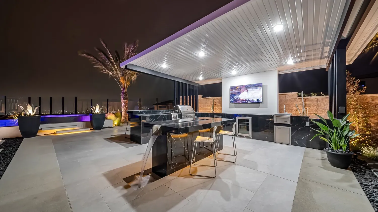 Luxury and custom swimming pool, outdoor kitchen, and landscaping in Porter Ranch Los Angeles. Work done by Westmod.