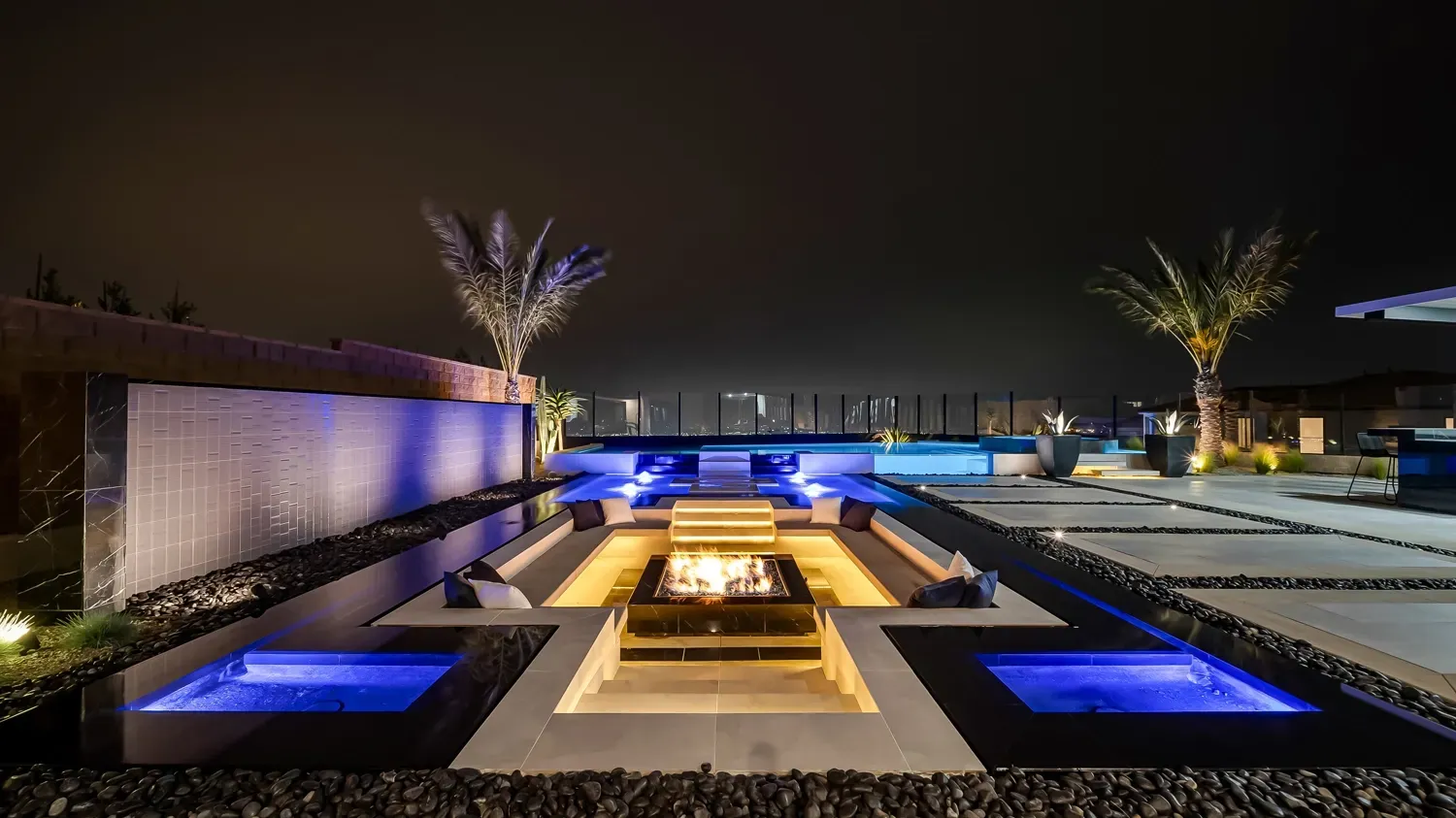 Luxury and custom swimming pool, outdoor kitchen, and landscaping in Porter Ranch Los Angeles. Work done by Westmod.