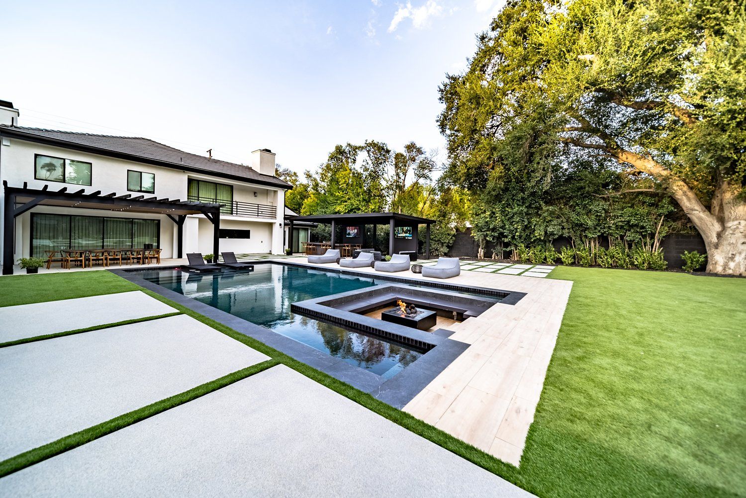 Luxury Swimming pool in Woodland Hills, CA. Luxury Swimming pool in Woodland Hills, CA.