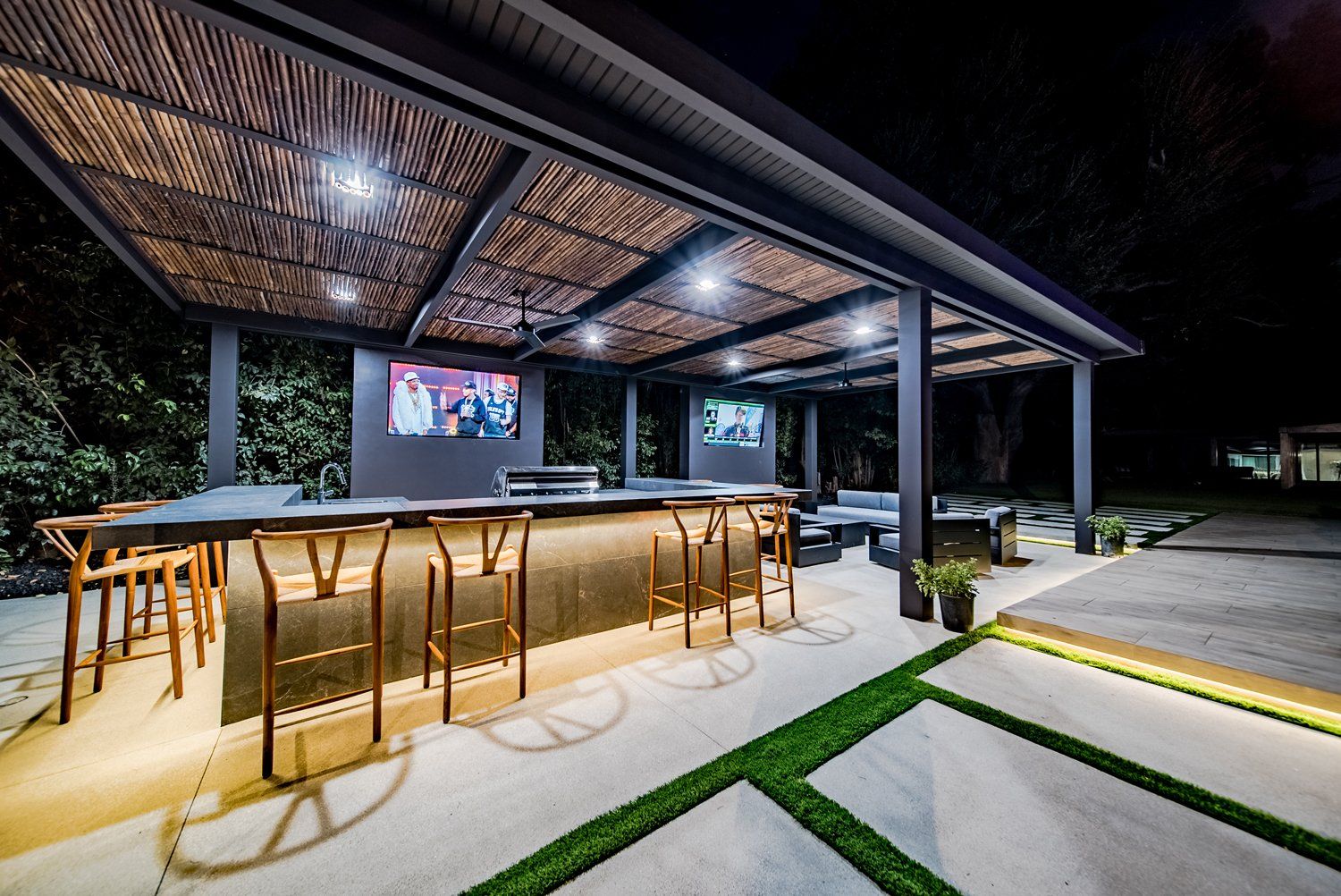 Luxury Swimming pool in Woodland Hills, CA.