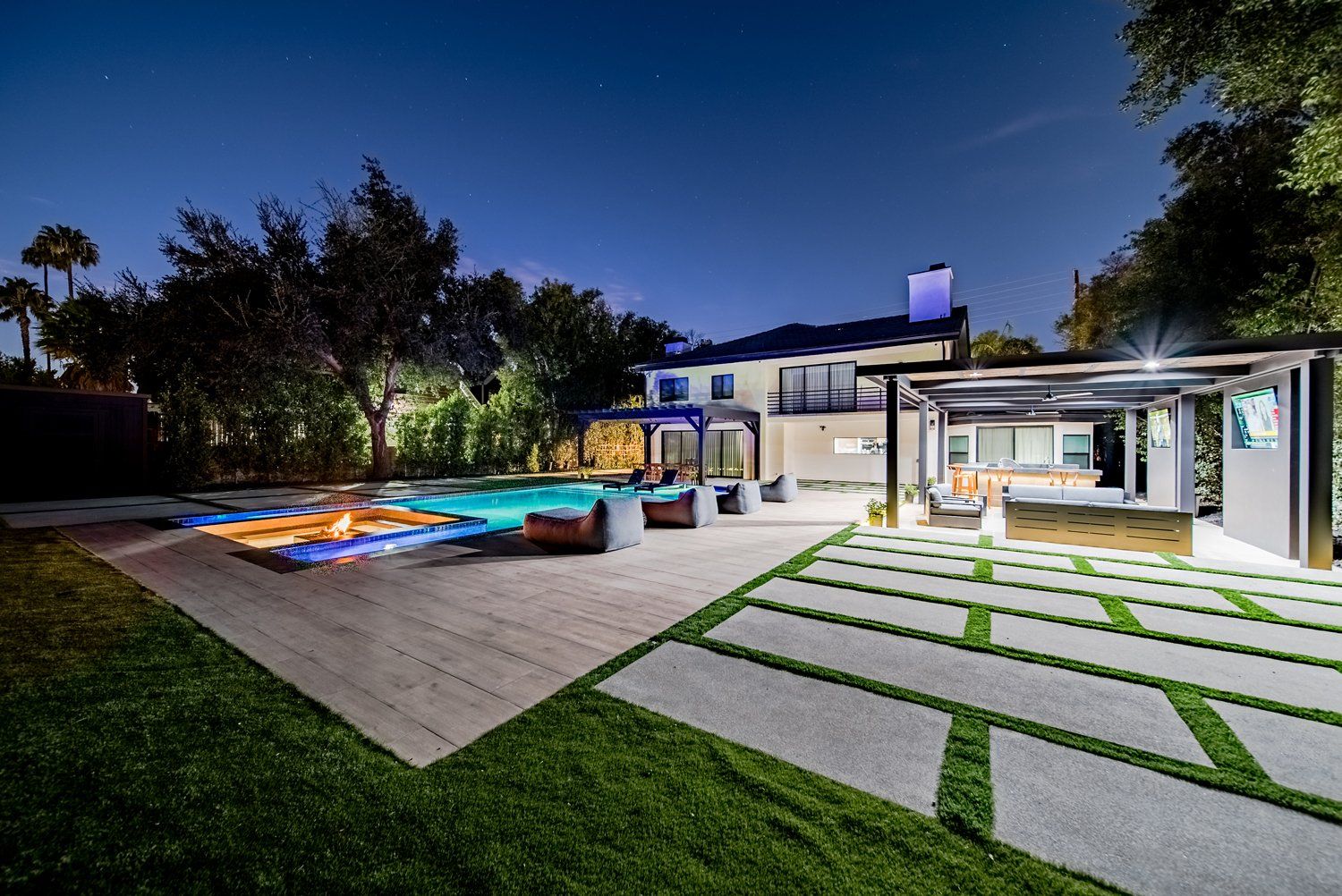 Luxury Swimming pool in Woodland Hills, CA.