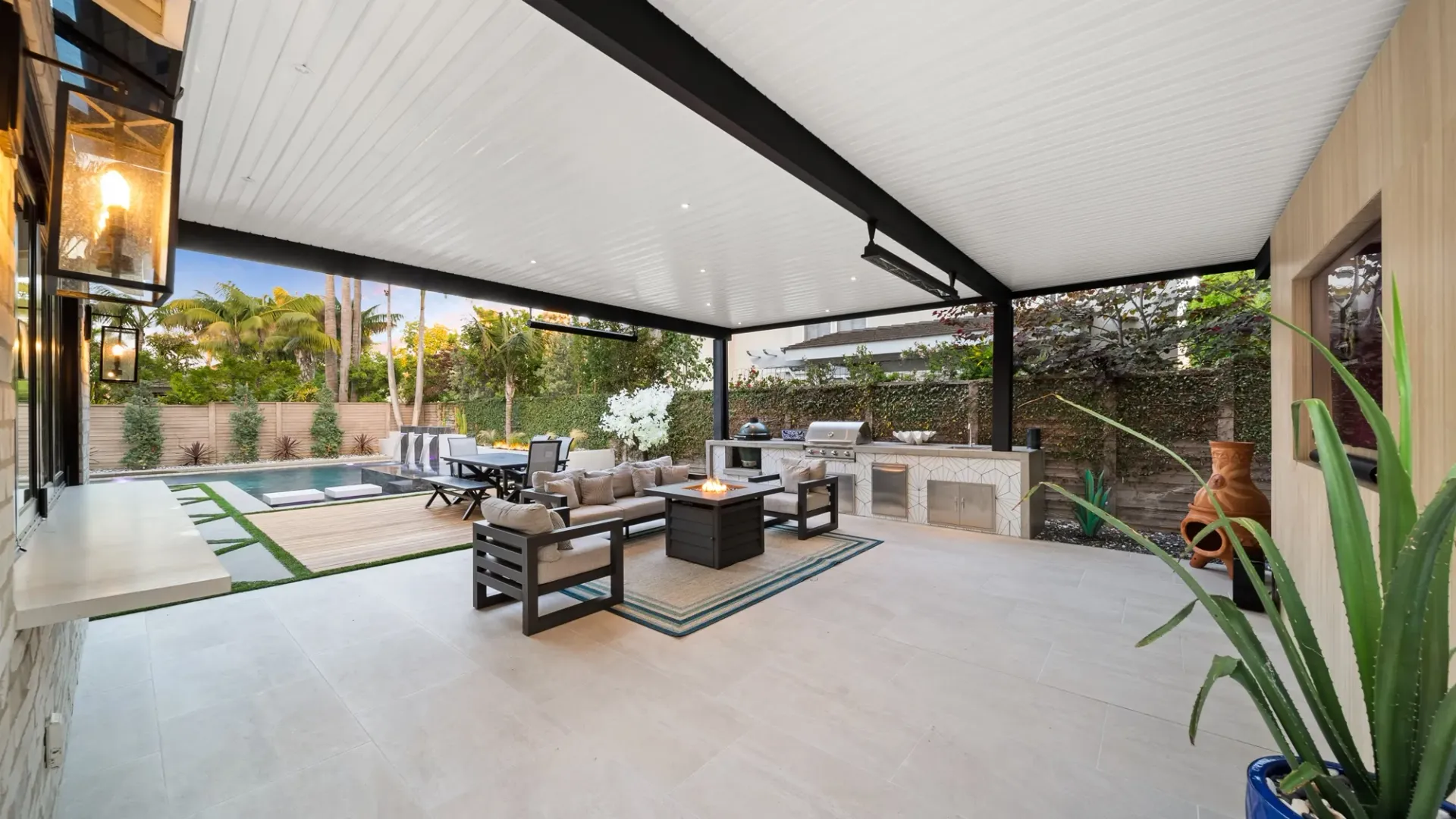Luxury Swimming pool in Huntington Beach, CA Luxury Swimming pool in Huntington Beach, CA