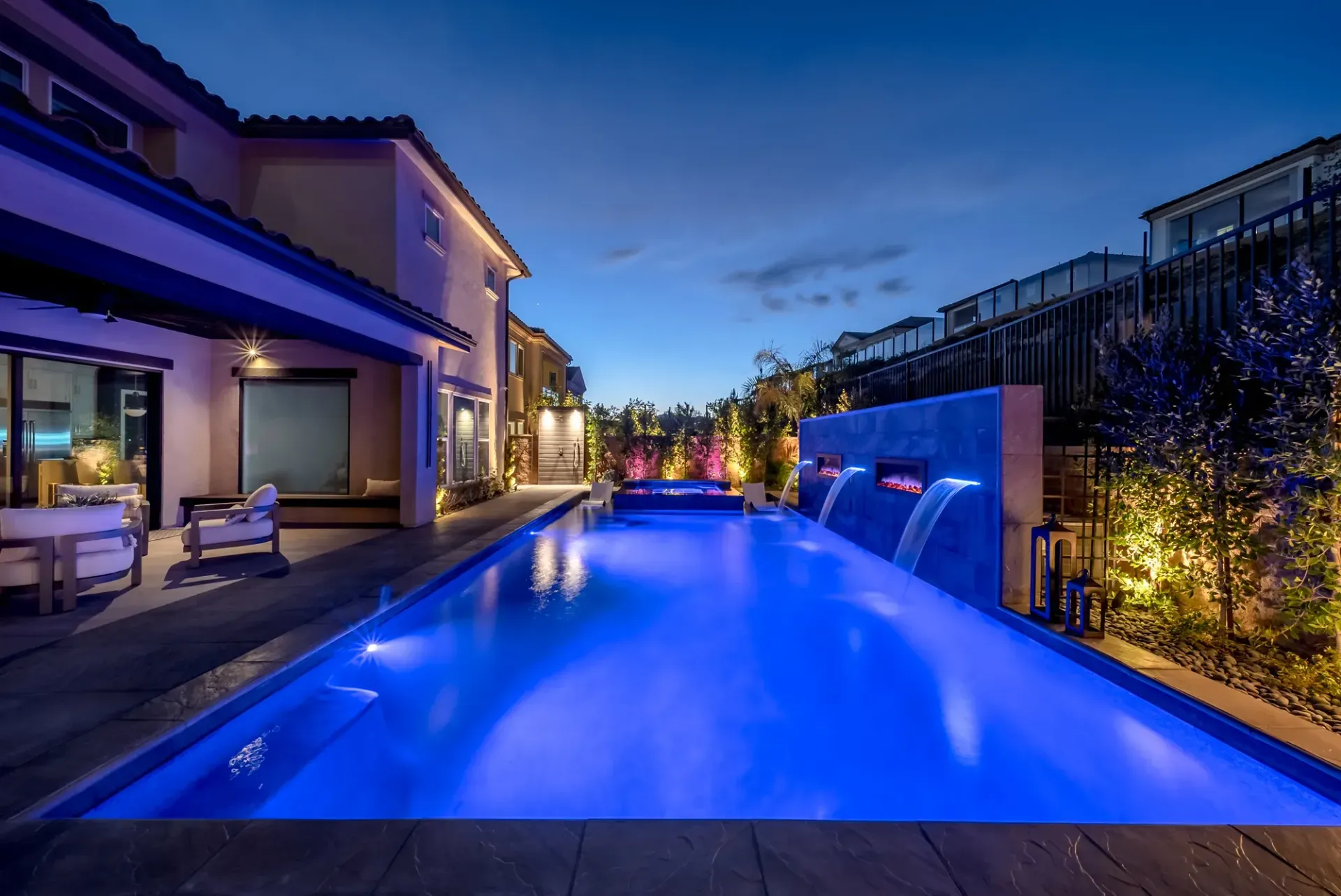 Luxury Swimming pool in Porter Ranch, CA.