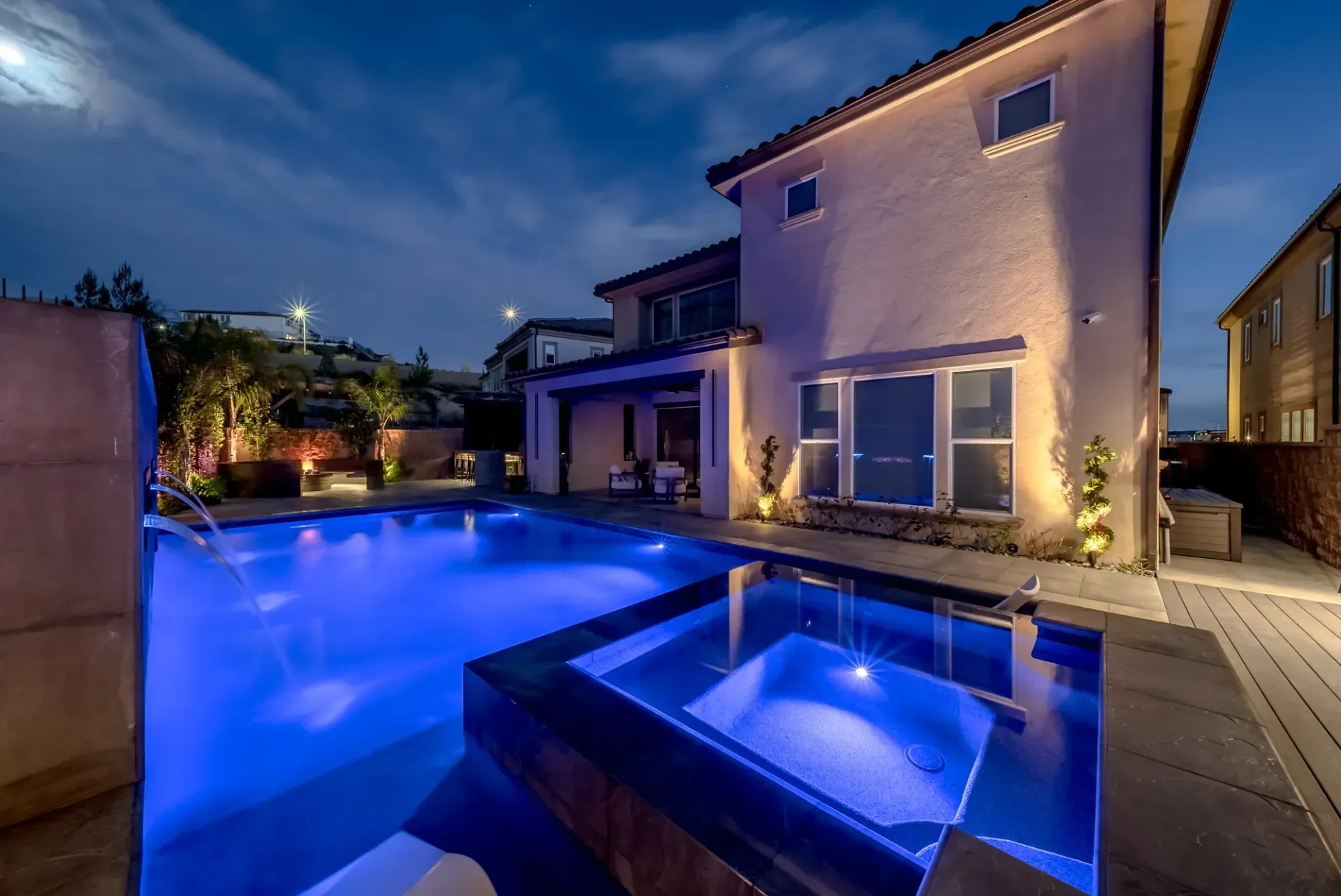 Luxury Swimming pool in Porter Ranch, CA.
