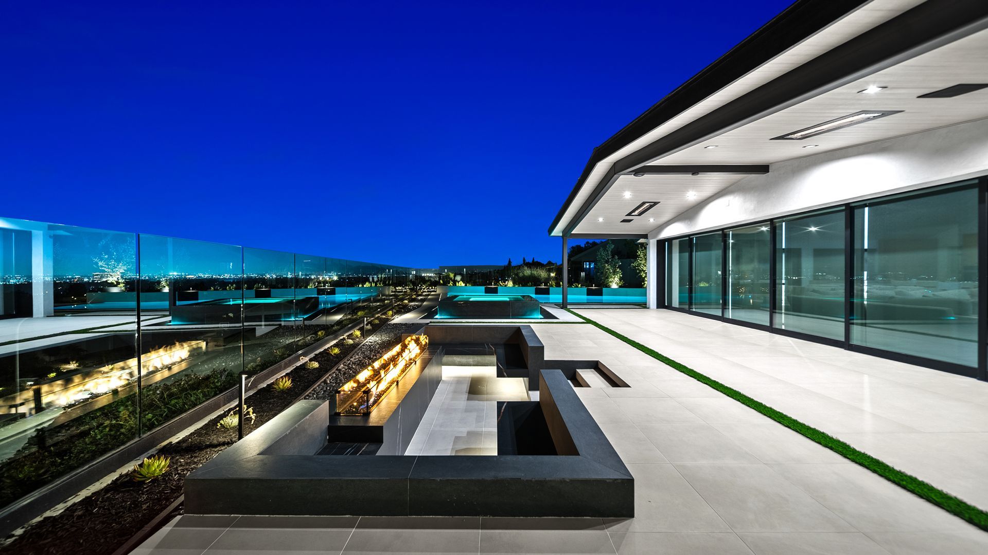 luxury pool and spa in Orange County, CA. Design and construction by Westmod.