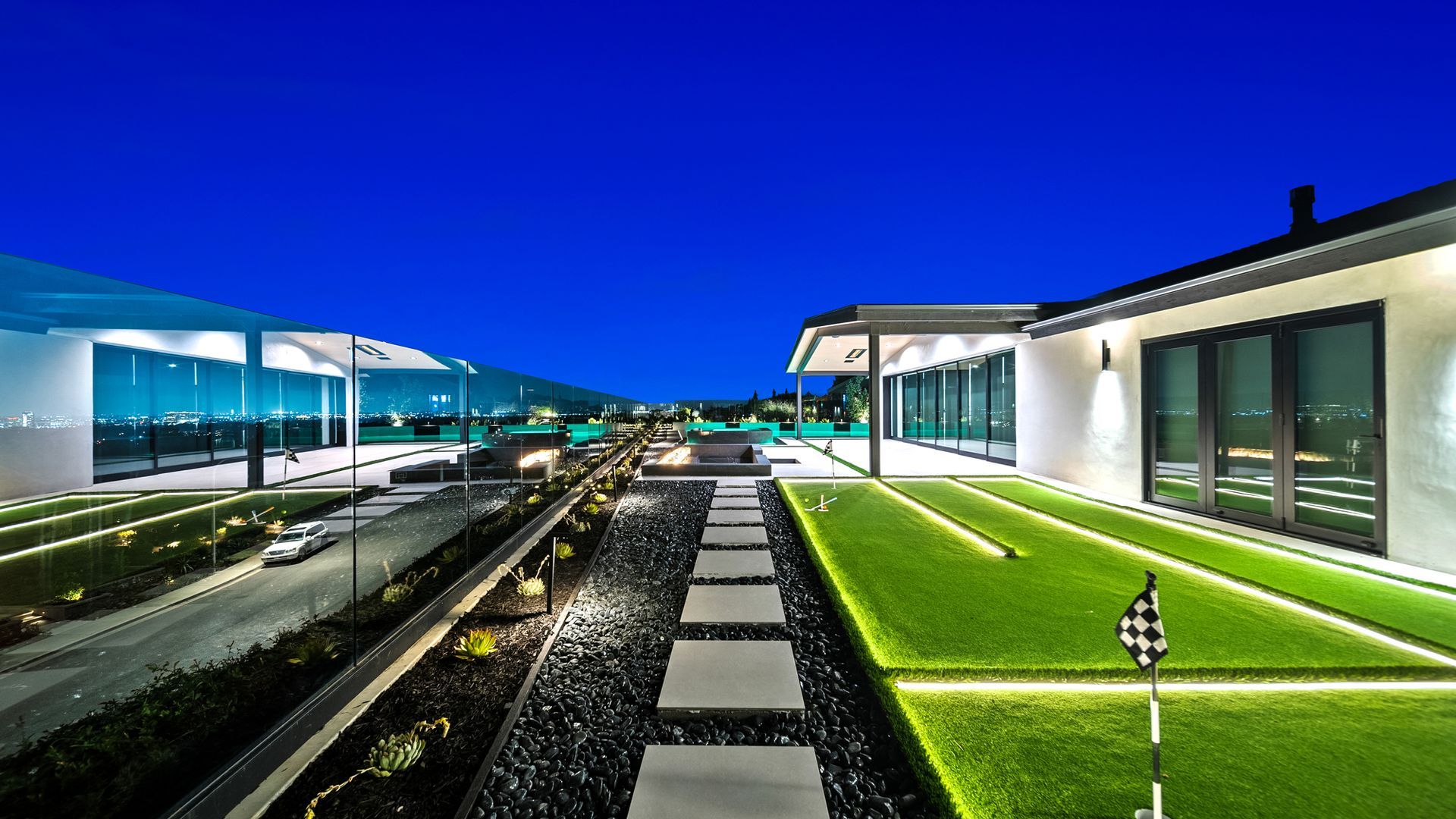 luxury pool and spa in Orange County, CA. Design and construction by Westmod.