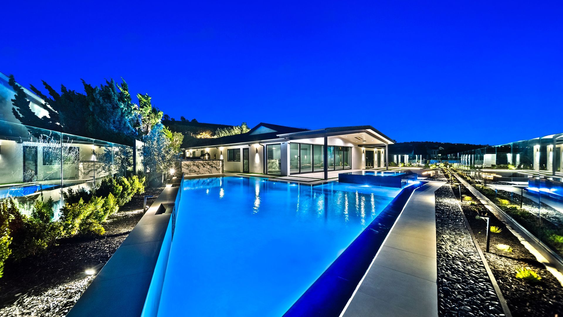 luxury pool and spa in Orange County, CA. Design and construction by Westmod.