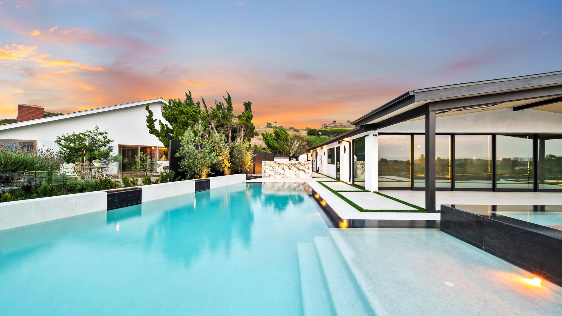 luxury pool and spa in Orange County, CA. Design and construction by Westmod.