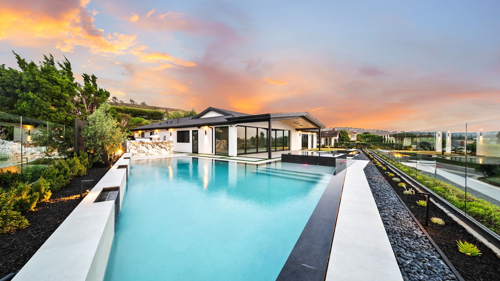 luxury pool and spa in Orange County, CA. Design and construction by Westmod.