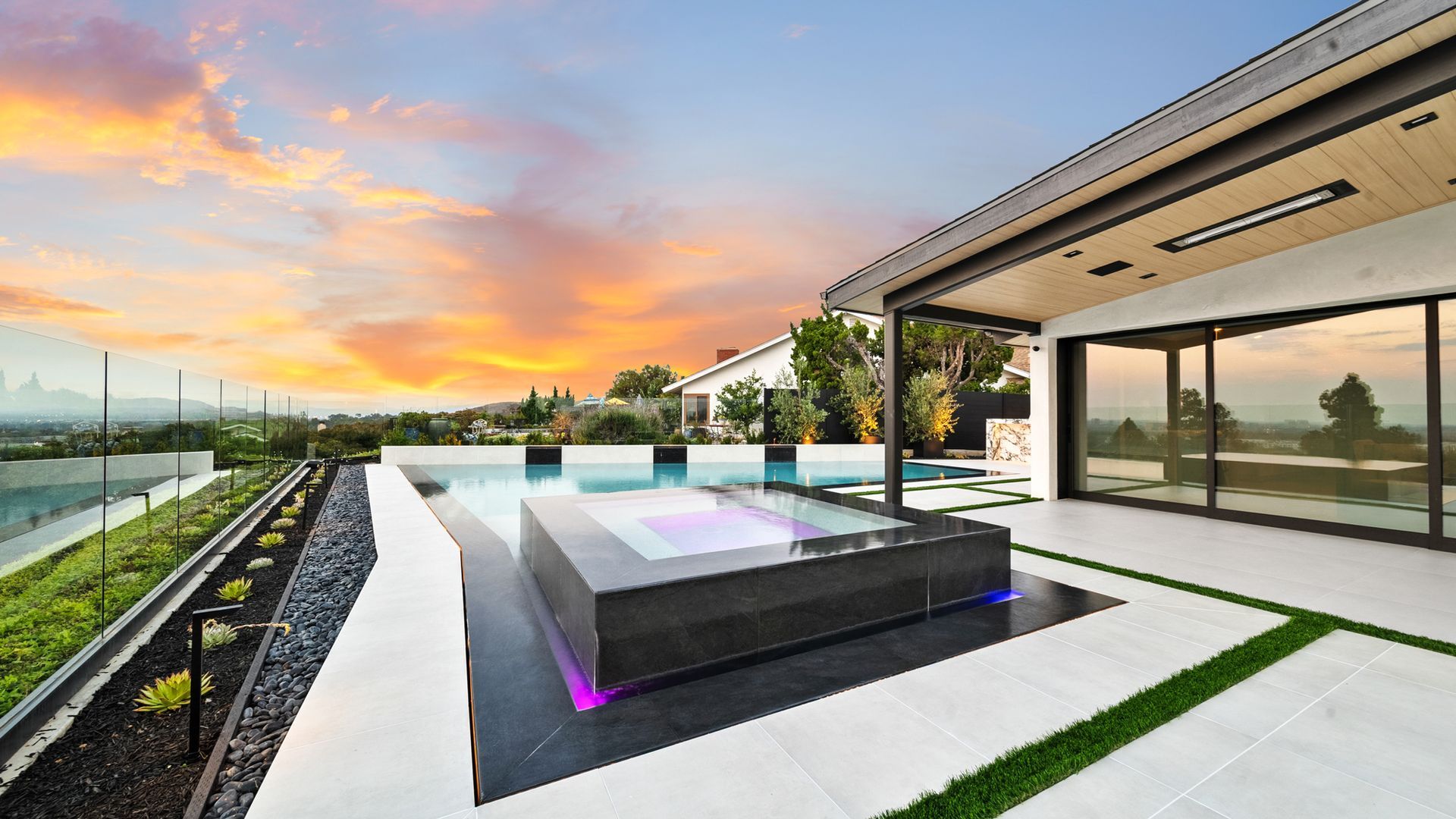 luxury pool and spa in Orange County, CA. Design and construction by Westmod.