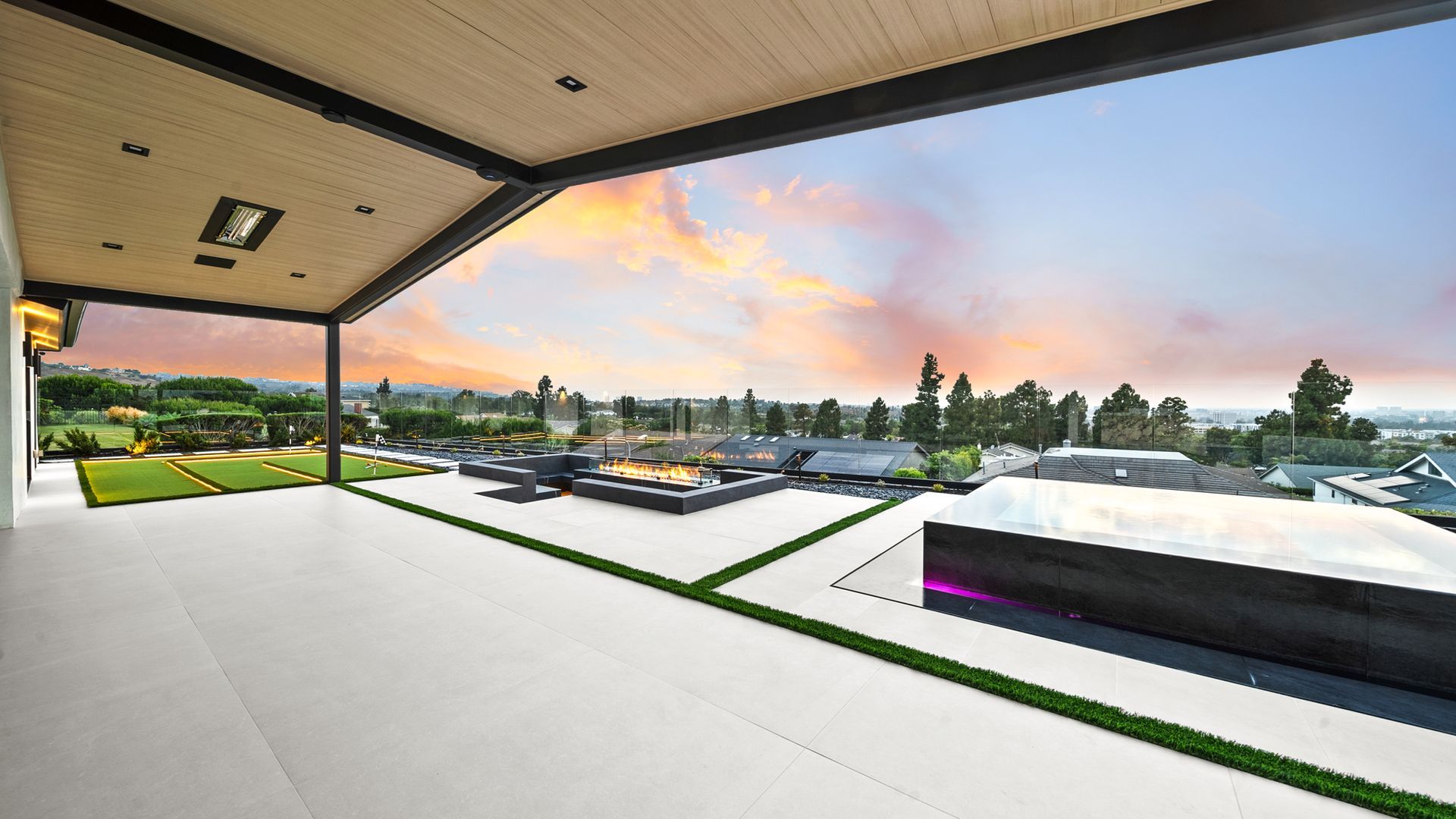 luxury pool and spa in Orange County, CA. Design and construction by Westmod.