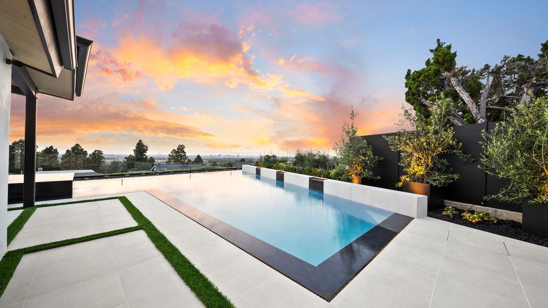 luxury pool and spa in Orange County, CA. Design and construction by Westmod.