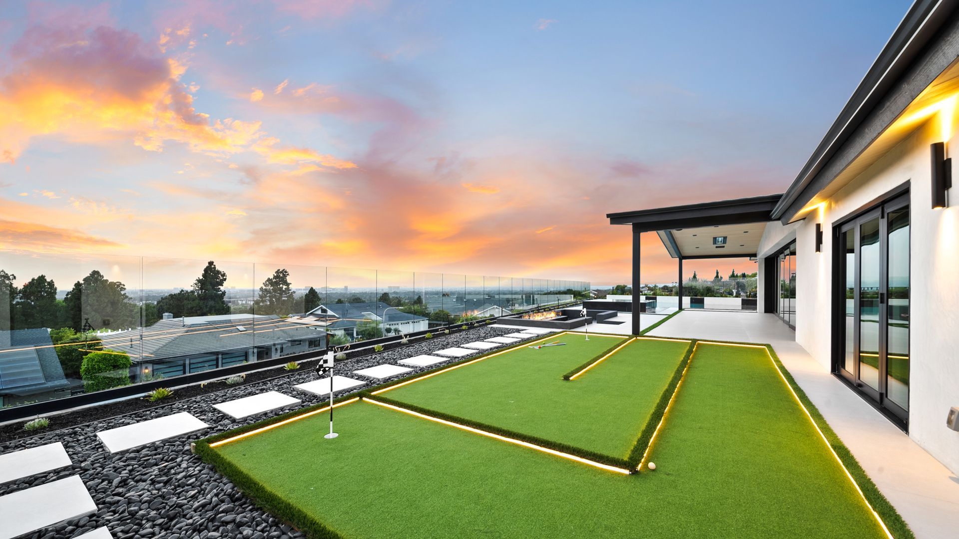 luxury pool and spa in Orange County, CA. Design and construction by Westmod.