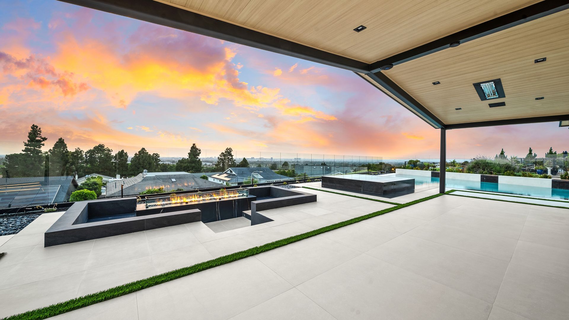 luxury pool and spa in Orange County, CA. Design and construction by Westmod.
