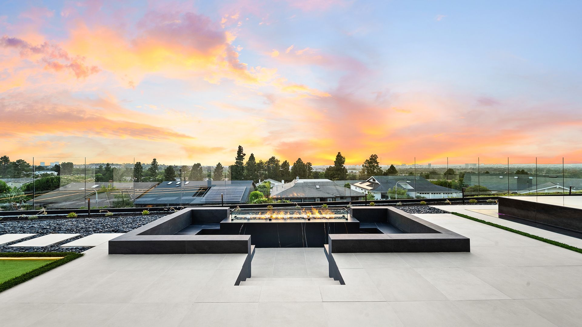 luxury pool and spa in Orange County, CA. Design and construction by Westmod.