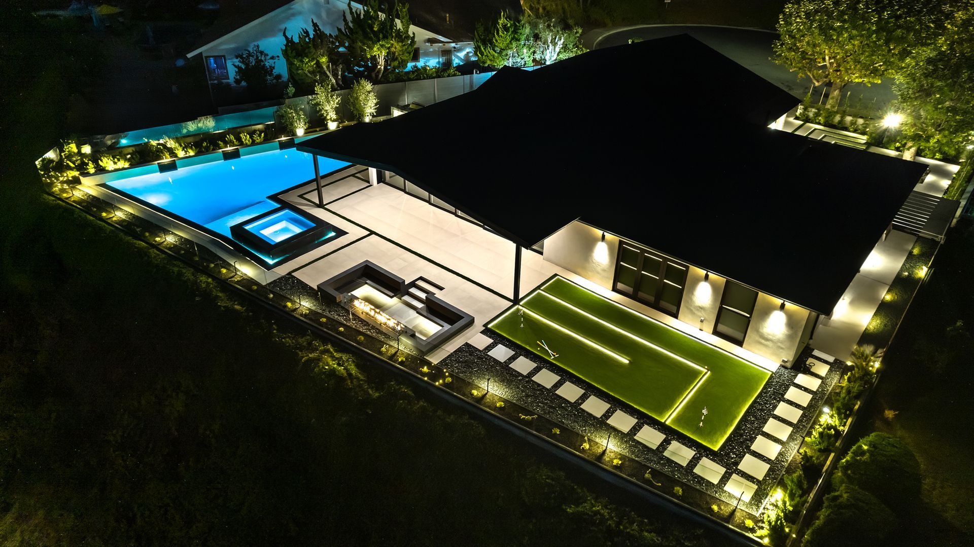 luxury pool and spa in Orange County, CA. Design and construction by Westmod.