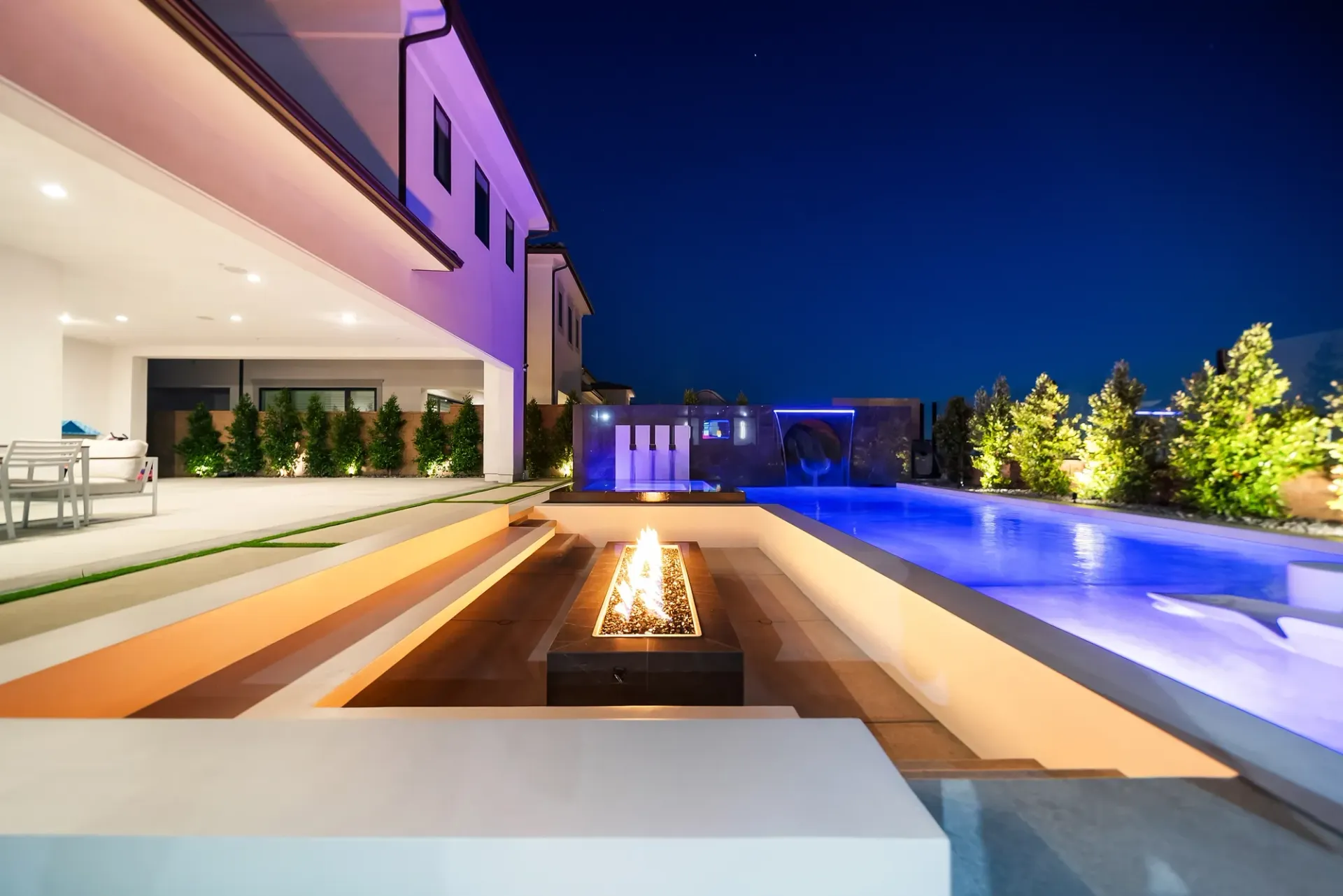 Luxury pool and outdoor living space in Porter Ranch, CA. Design and construction by Westmod.