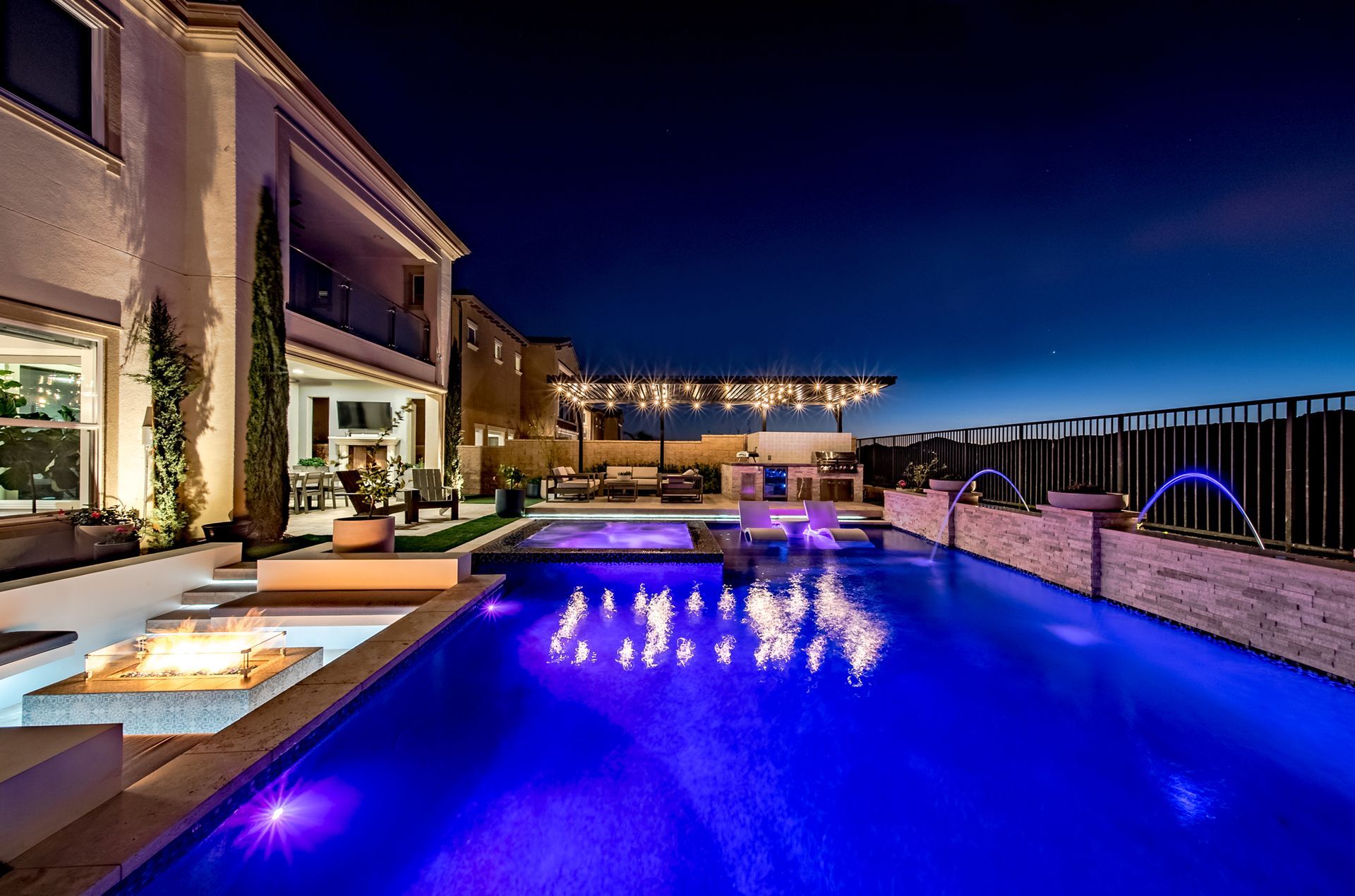 Luxury Swimming pool in Porter Ranch, CA.