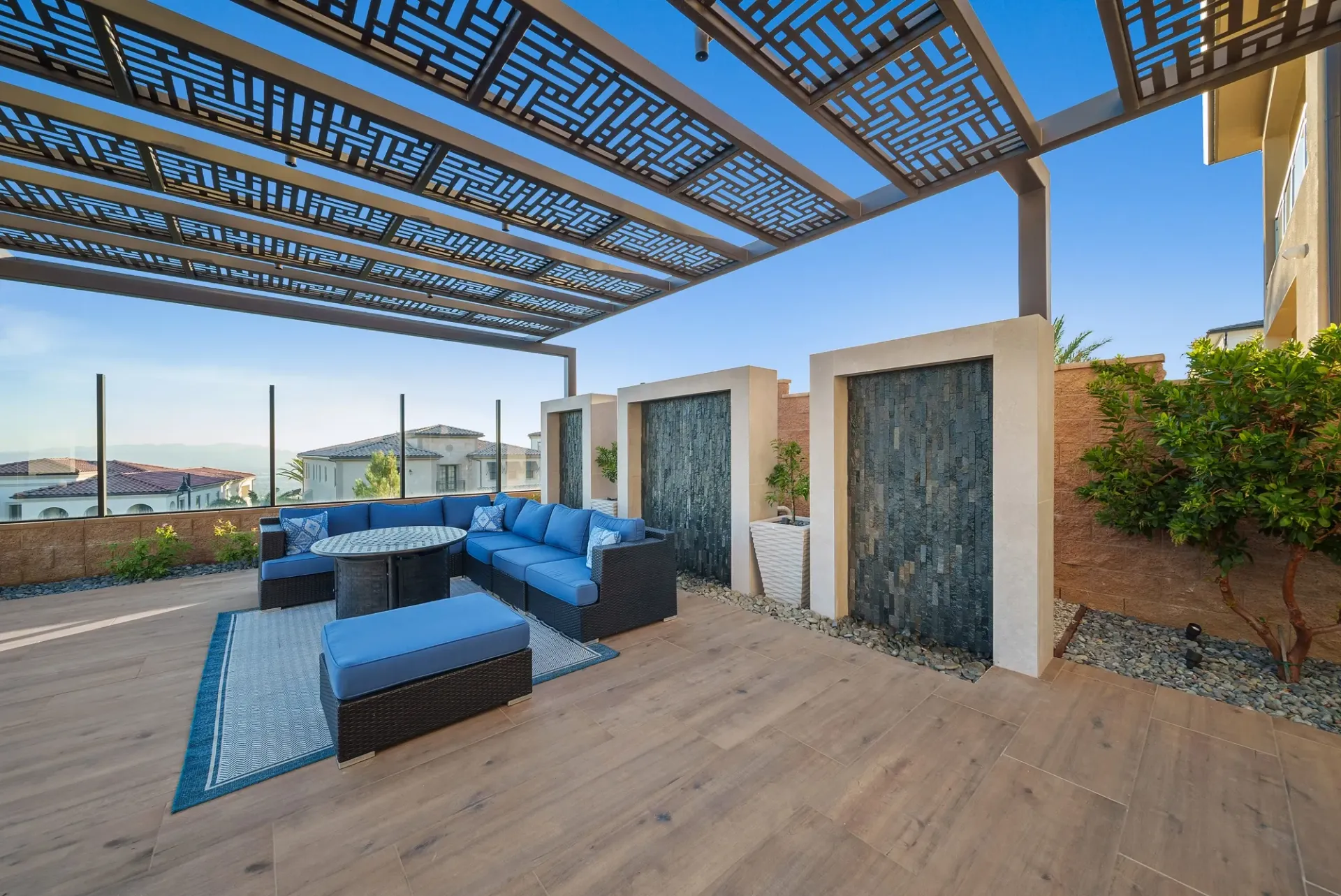 Luxury Swimming pool in Porter Ranch, CA