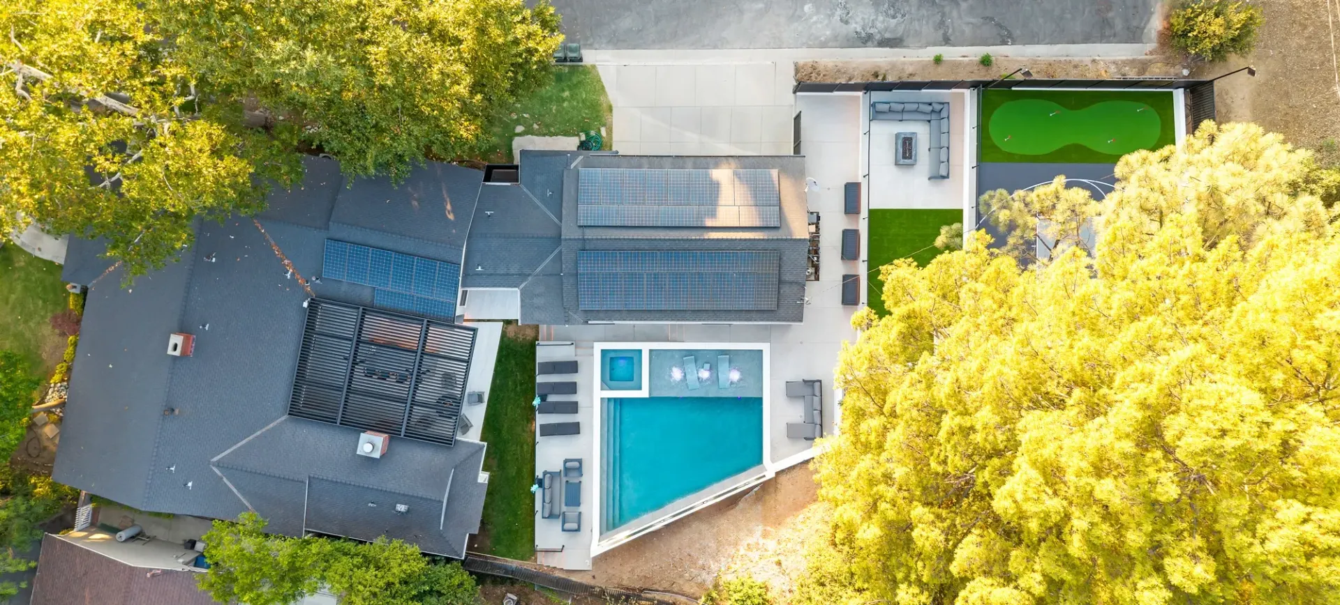 Custom pool and outdoor living space by Westmod. Location - La Canada Flintridge, CA