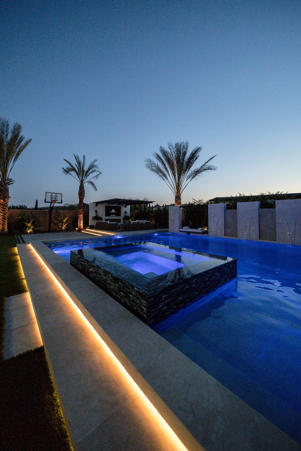 Luxury Swimming pool in Porter Ranch, CA.