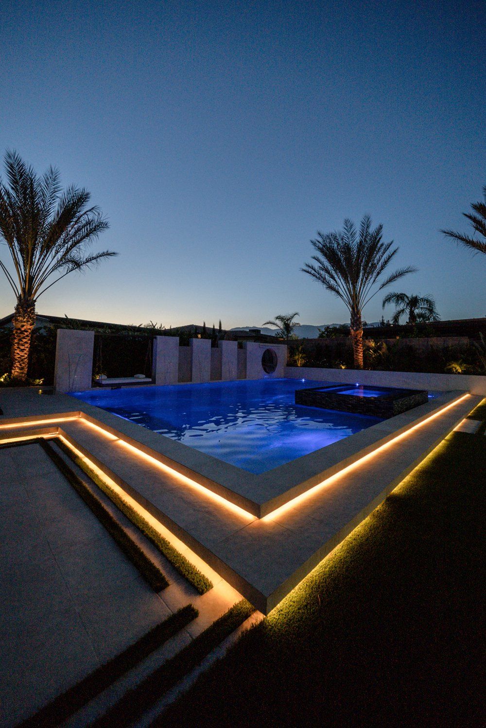 Luxury Swimming pool in Porter Ranch, CA.