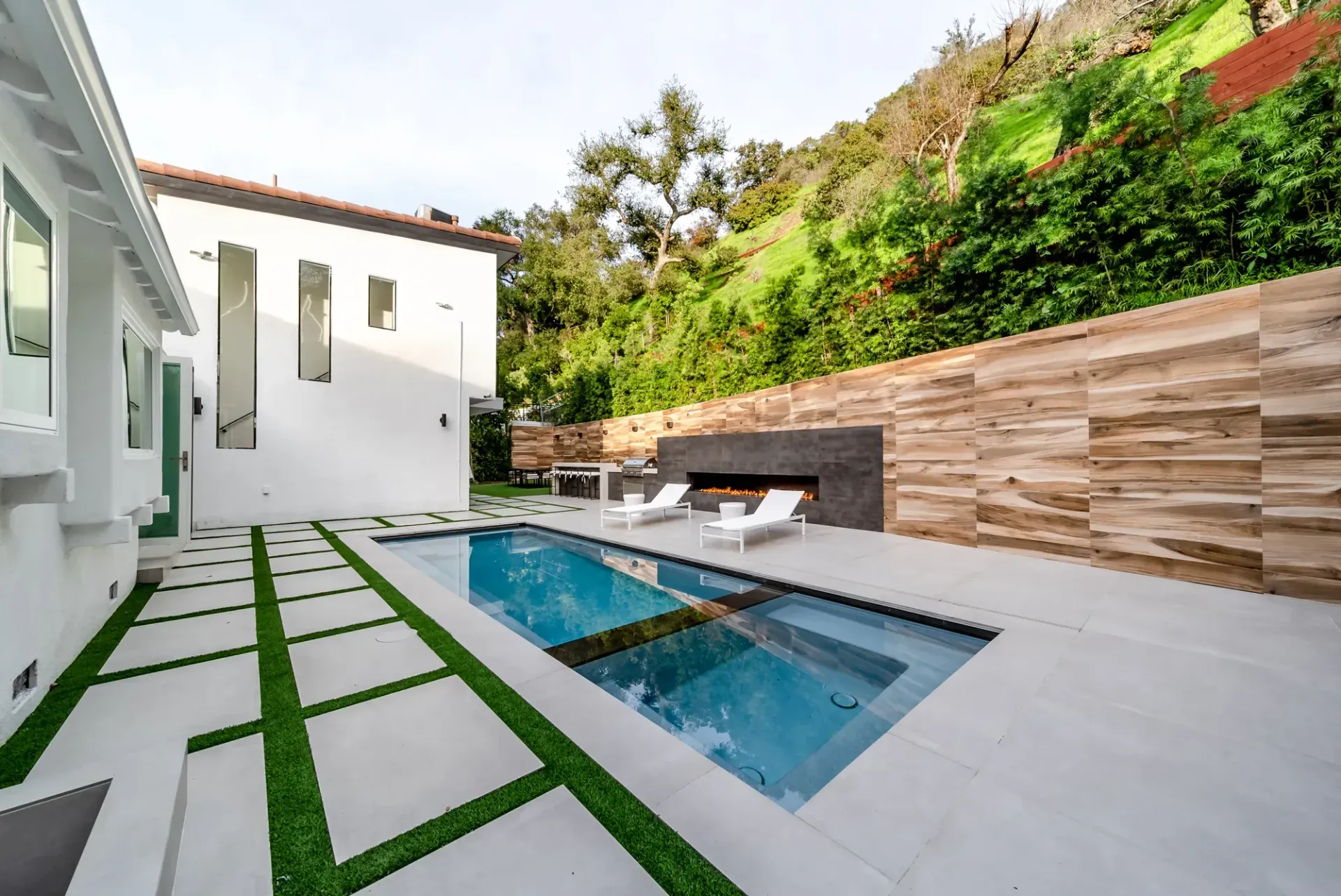 Luxury Swimming pool in Beverly Hills, CA.