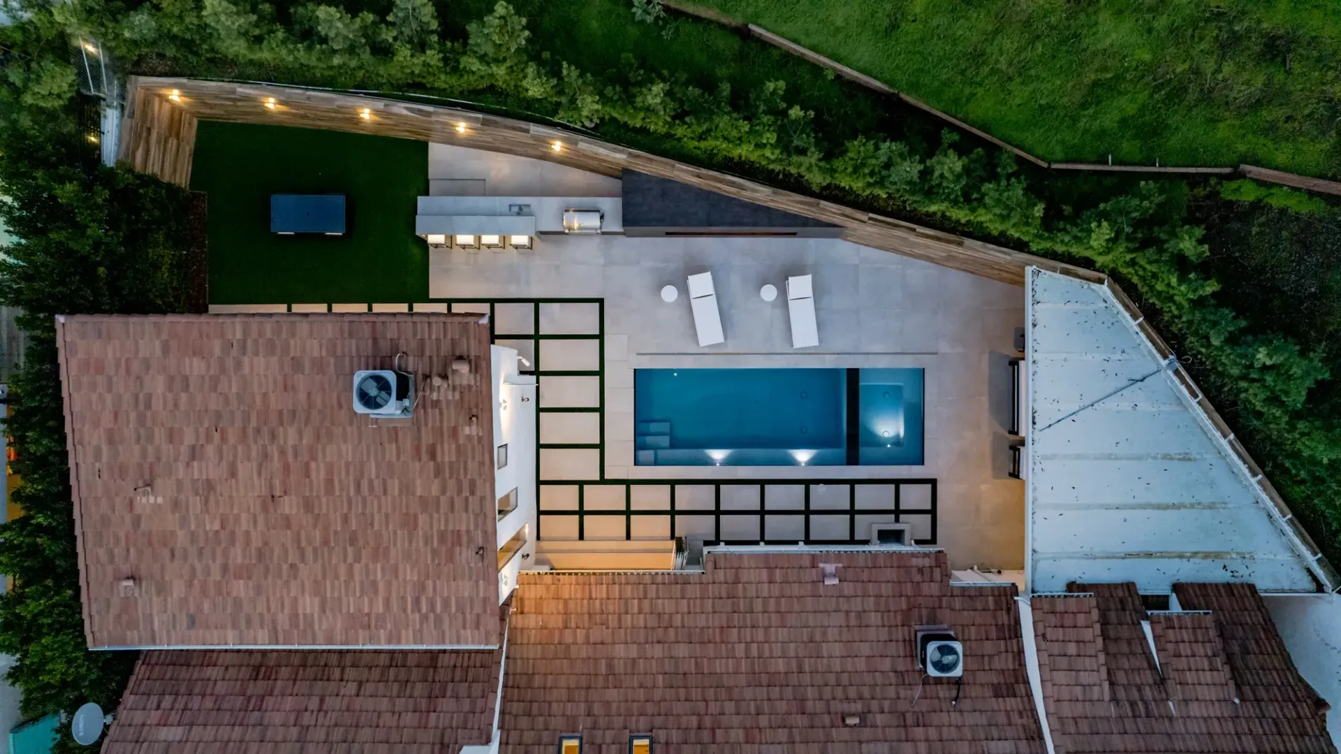 Luxury Swimming pool in Beverly Hills, CA.
