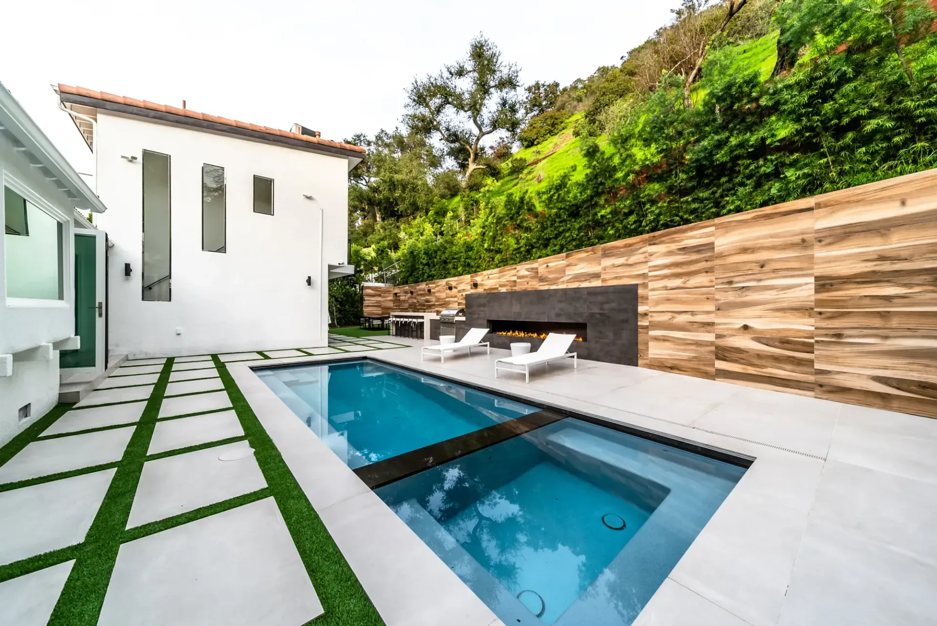 Luxury Swimming pool in Beverly Hills, CA.