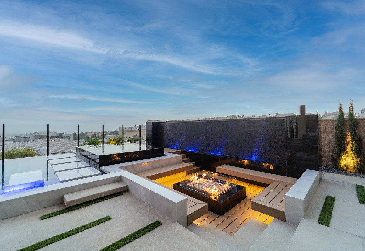 Luxury Swimming pool in Porter Ranch, CA.