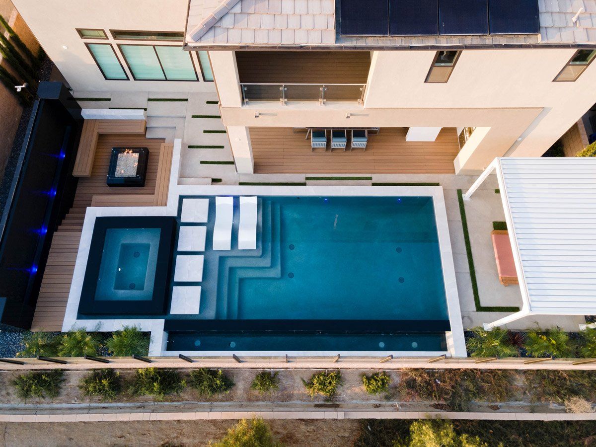Luxury Swimming pool in Porter Ranch, CA.