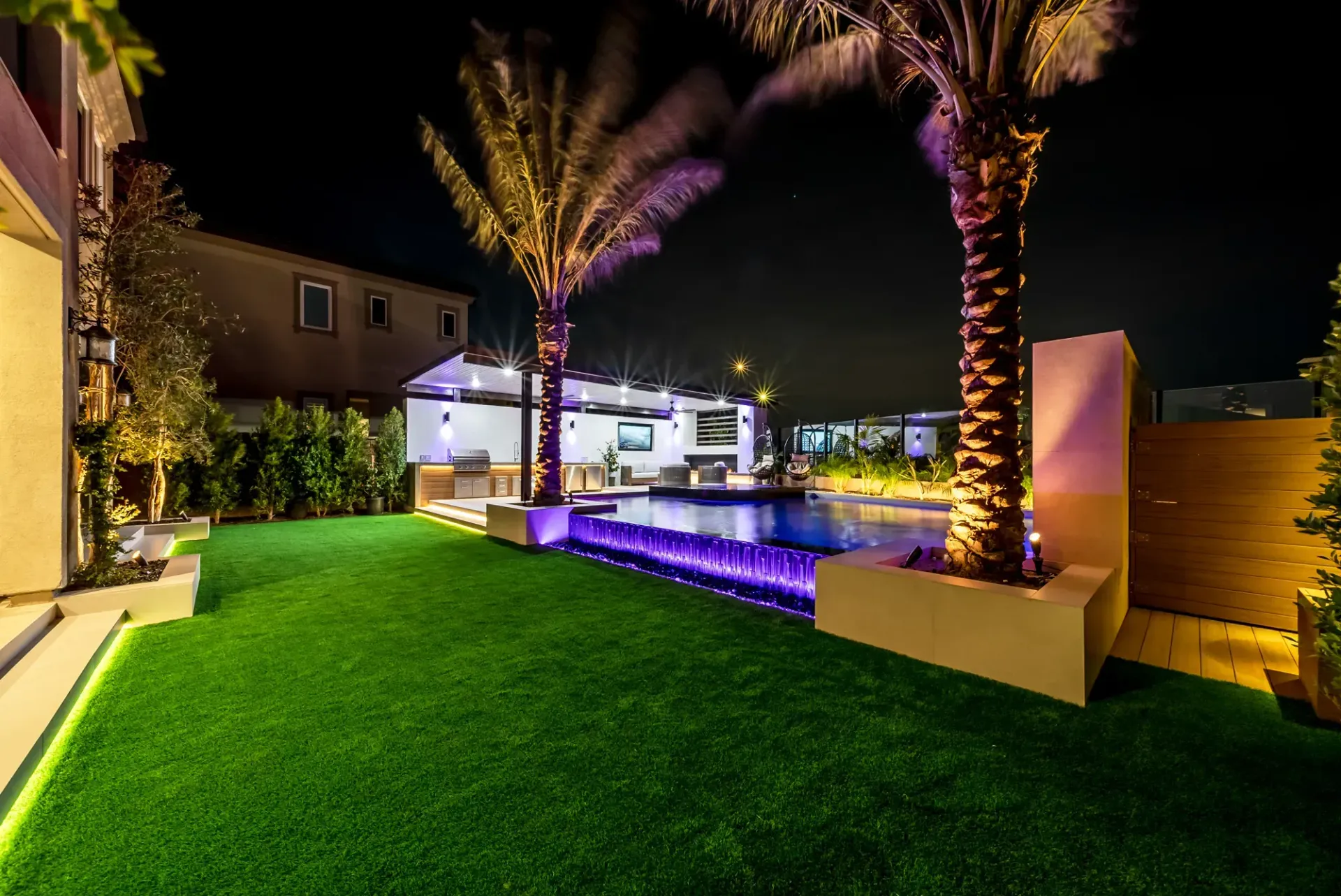 Luxury Swimming pool in Porter Ranch, CA.