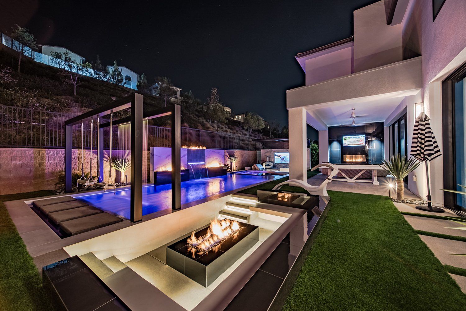 Luxury Swimming pool in Porter Ranch, CA.