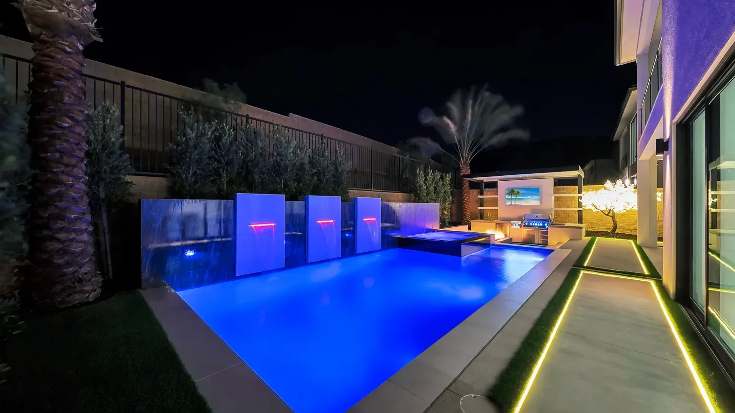 Luxury swimming pool design and construction in Tustin, CA. Luxury swimming pool design and construction in Tustin, CA.
