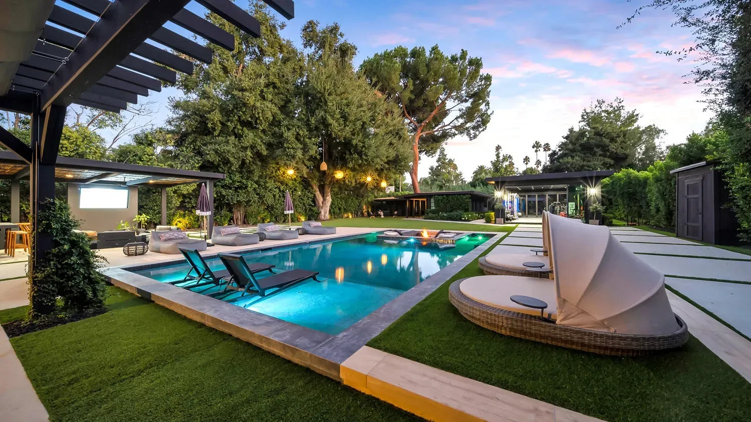 Pool and outdoor living space in Tustin, Orange County. Pool and outdoor living space in Tustin, Orange County.
