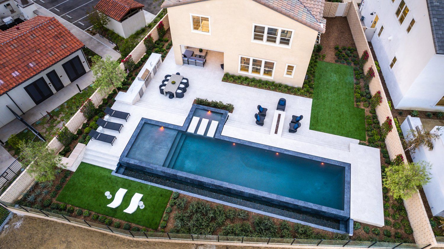 Luxury Swimming pool in Chatsworth, CA.